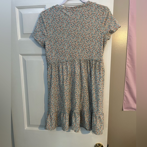 short sleeve medium length dress - Picture 2 of 2